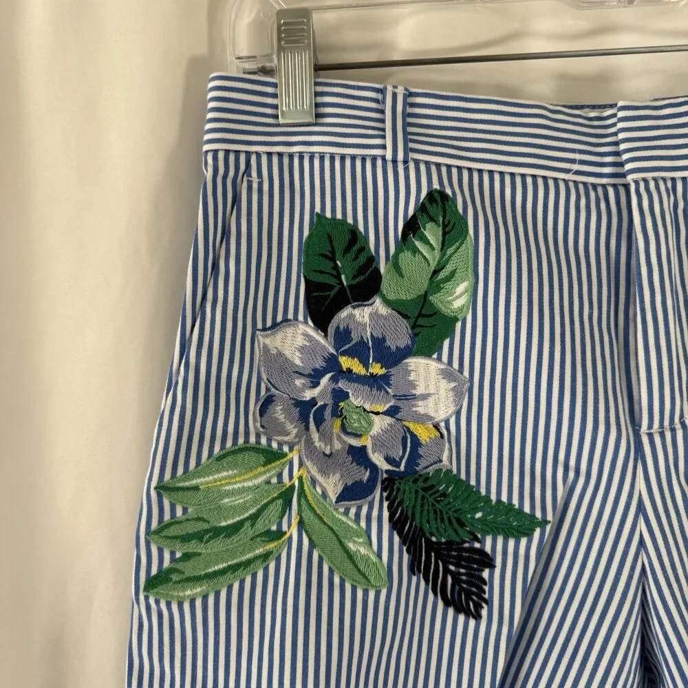 Banana Republic Shorts Women's 2 Blue White Striped Floral Embroidered Pockets - Picture 3 of 8